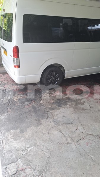 Big with watermark toyota hiace riviere du rempart district anse la raie 8102