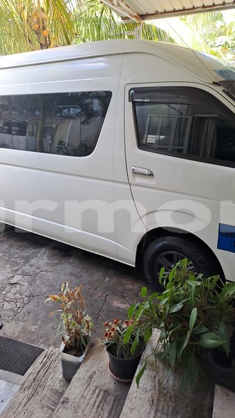 Big with watermark toyota hiace riviere du rempart district anse la raie 8102