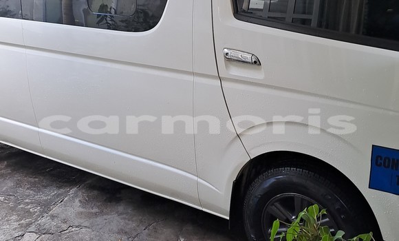 Buy Used Toyota Hiace White Car in Anse La Raie in Rivière du Rempart District Buy Used Toyota Hiace White Car in Anse La Raie in Rivière du Rempart District