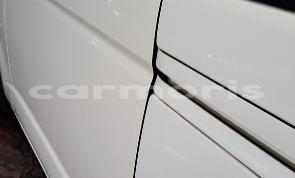Buy Used Toyota Hiace White Car in Anse La Raie in Rivière du Rempart District Buy Used Toyota Hiace White Car in Anse La Raie in Rivière du Rempart District