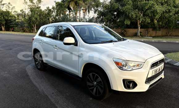 Buy Used Mitsubishi ASX White Car in Tamarin in Black River District