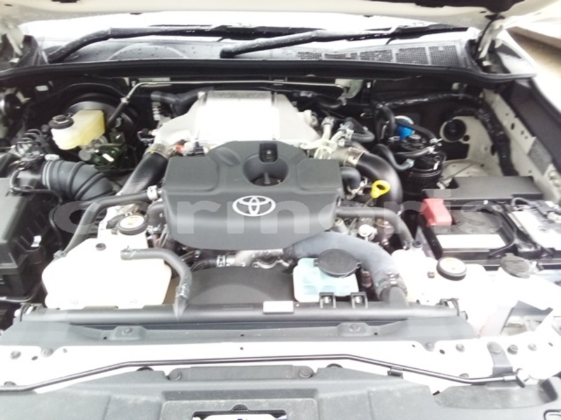 Big with watermark toyota hilux pamplempousses triolet 8109