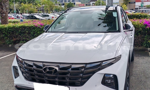Buy Used Hyundai Tucson White Car in Quatre Bornes in Plaines Wilhems District Buy Used Hyundai Tucson White Car in Quatre Bornes in Plaines Wilhems District
