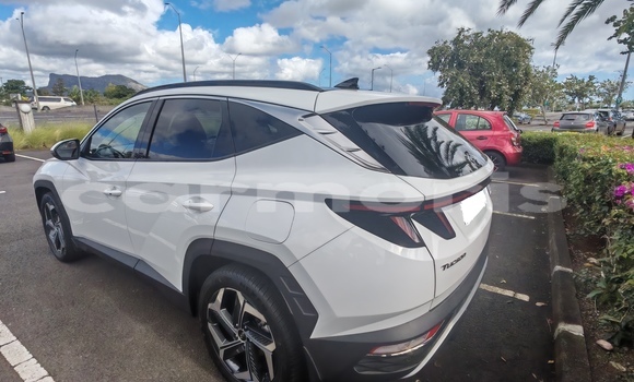 Buy Used Hyundai Tucson White Car in Quatre Bornes in Plaines Wilhems District Buy Used Hyundai Tucson White Car in Quatre Bornes in Plaines Wilhems District