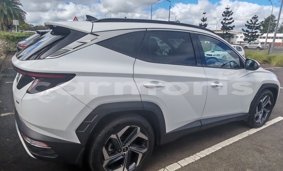 Buy Used Hyundai Tucson White Car in Quatre Bornes in Plaines Wilhems District Buy Used Hyundai Tucson White Car in Quatre Bornes in Plaines Wilhems District