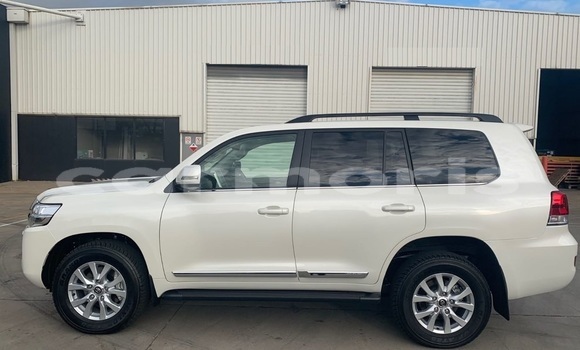 Buy Used Toyota Land Cruiser White Car in Bel Air in Flacq Buy Used Toyota Land Cruiser White Car in Bel Air in Flacq