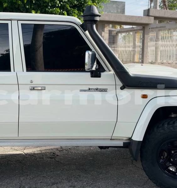 Big with watermark toyota land cruiser savanne bel ombre 8118