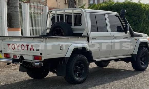 Buy Used Toyota Land Cruiser White Car in Bel Ombre in Savanne Buy Used Toyota Land Cruiser White Car in Bel Ombre in Savanne
