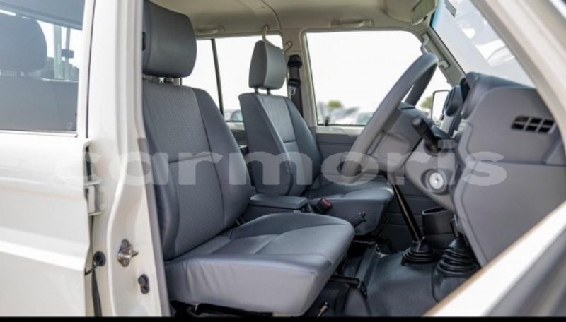 Big with watermark toyota land cruiser savanne bel ombre 8118