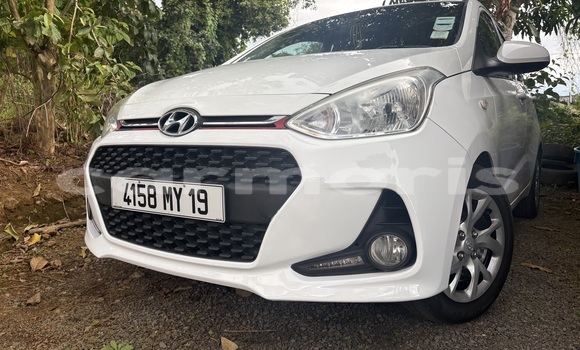 Buy Used Hyundai i10 White Car in Curepipe in Plaines Wilhems District