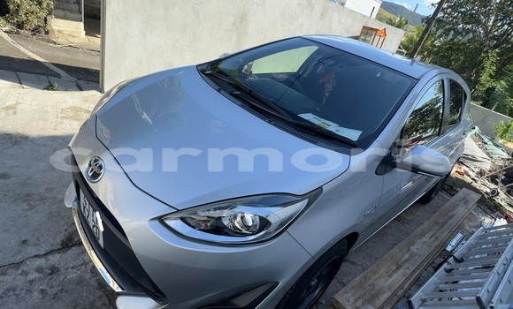 Buy Used Toyota Aqua Silver Car in Bambous Virieux in Grand Port District