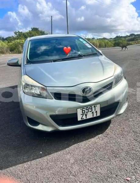 Big with watermark toyota vitz grand port district mahebourg 8133