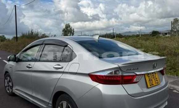 Buy Used Honda Grace Other Car in Mahébourg in Grand Port District Buy Used Honda Grace Other Car in Mahébourg in Grand Port District