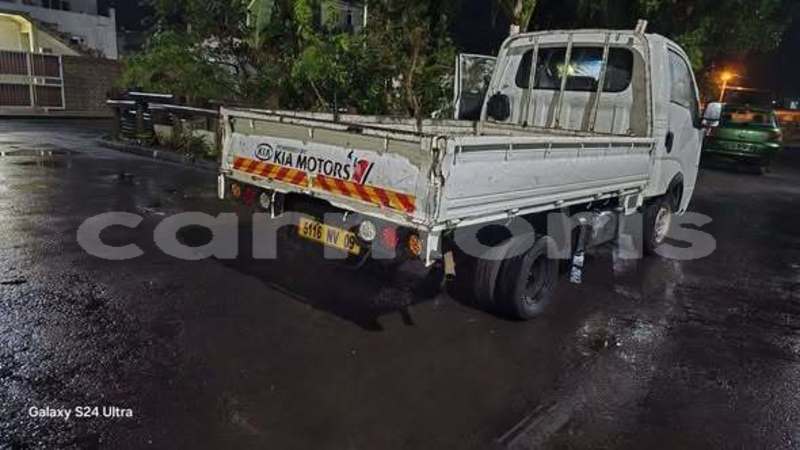 Big with watermark toyota hiace moka moka 8141