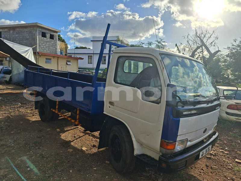 Big with watermark nissan ud port louis district port louis 8148
