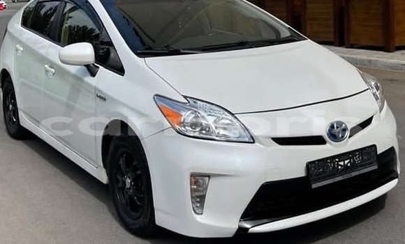 Buy Used Toyota Prius White Car in Bel Air in Flacq