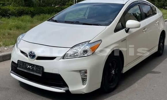 Buy Used Toyota Prius White Car in Bel Air in Flacq Buy Used Toyota Prius White Car in Bel Air in Flacq
