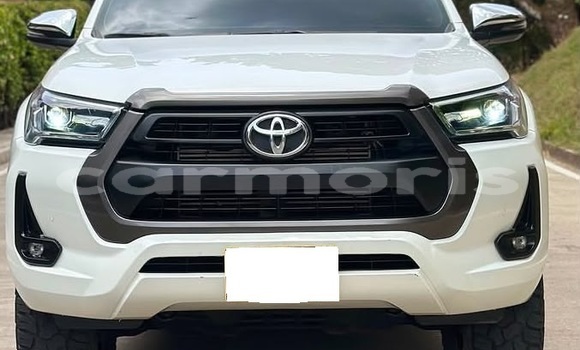 Buy Used Toyota Hilux White Car in Bel Ombre in Savanne Buy Used Toyota Hilux White Car in Bel Ombre in Savanne