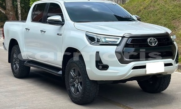 Buy Used Toyota Hilux White Car in Bel Ombre in Savanne Buy Used Toyota Hilux White Car in Bel Ombre in Savanne