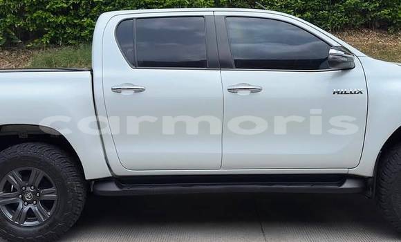 Buy Used Toyota Hilux White Car in Bel Ombre in Savanne Buy Used Toyota Hilux White Car in Bel Ombre in Savanne