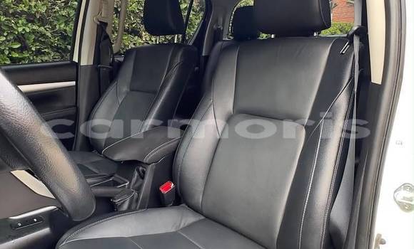 Buy Used Toyota Hilux White Car in Bel Ombre in Savanne Buy Used Toyota Hilux White Car in Bel Ombre in Savanne