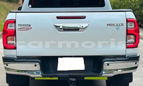 Buy Used Toyota Hilux White Car in Bel Ombre in Savanne Buy Used Toyota Hilux White Car in Bel Ombre in Savanne