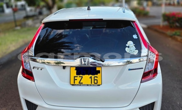 Buy Used Honda fit White Car in Port Louis in Port Louis District Buy Used Honda fit White Car in Port Louis in Port Louis District