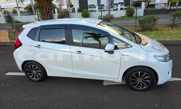 Buy Used Honda fit White Car in Port Louis in Port Louis District Buy Used Honda fit White Car in Port Louis in Port Louis District