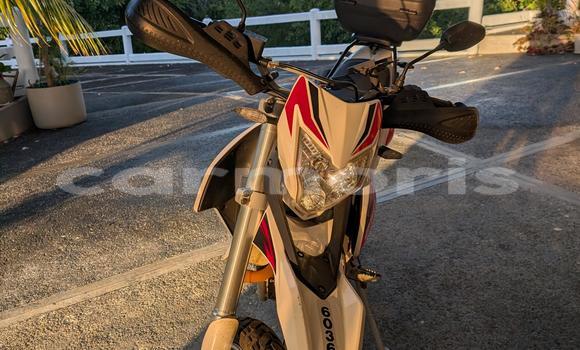Acheter Occasion Moto Lifan HUNTAWAY Blanc à Goyaves de Grand Baie–Montagne, Rodrigues Acheter Occasion Moto Lifan HUNTAWAY Blanc à Goyaves de Grand Baie–Montagne, Rodrigues