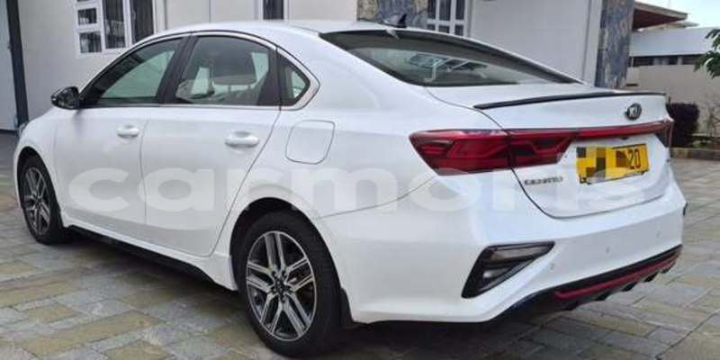 Big with watermark kia cadenza black river district tamarin 8195