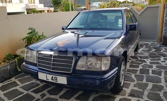 Buy Used Mercedes-Benz E–Class Black Car in Quatre Bornes in Plaines Wilhems District