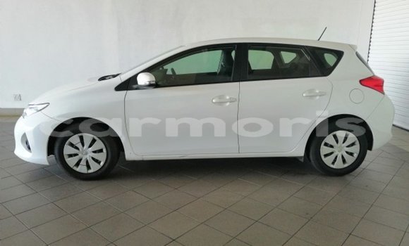 Buy Used Toyota Auris White Car in Camp Ithier in Flacq Buy Used Toyota Auris White Car in Camp Ithier in Flacq
