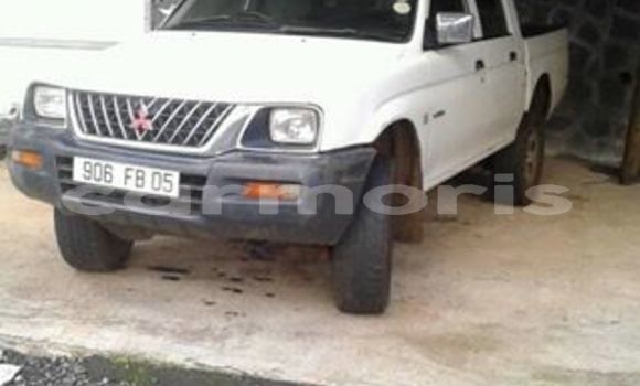 Buy Used Mitsubishi L200 White Car in Port Louis in Port Louis District