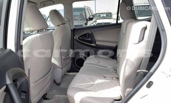 Buy Import Toyota HiAce White Truck in Import - Dubai in Agalega Islands Buy Import Toyota HiAce White Truck in Import - Dubai in Agalega Islands