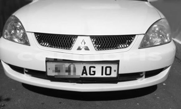 Buy Used Mitsubishi Lancer White Car in Vacoas–Phoenix in Plaines Wilhems District