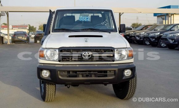 Acheter Import Voiture Toyota Pickup Blanc à Import - Dubai, Îles Agalega Acheter Import Voiture Toyota Pickup Blanc à Import - Dubai, Îles Agalega