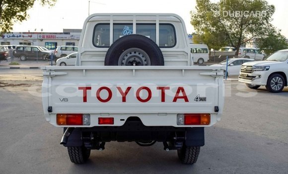 Acheter Import Voiture Toyota Pickup Blanc à Import - Dubai, Îles Agalega Acheter Import Voiture Toyota Pickup Blanc à Import - Dubai, Îles Agalega