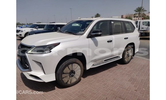 Acheter Import Voiture Lexus LX Blanc à Import - Dubai, Îles Agalega Acheter Import Voiture Lexus LX Blanc à Import - Dubai, Îles Agalega
