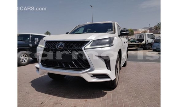 Acheter Import Voiture Lexus LX Blanc à Import - Dubai, Îles Agalega Acheter Import Voiture Lexus LX Blanc à Import - Dubai, Îles Agalega