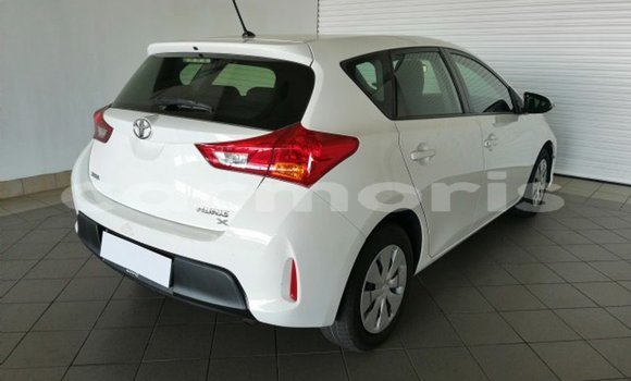 Buy Used Toyota Auris White Car in Bambous in Black River District Buy Used Toyota Auris White Car in Bambous in Black River District