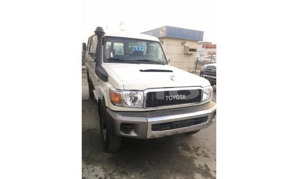Buy Import Toyota Land Cruiser White Car in Import - Dubai in Agalega Islands Buy Import Toyota Land Cruiser White Car in Import - Dubai in Agalega Islands