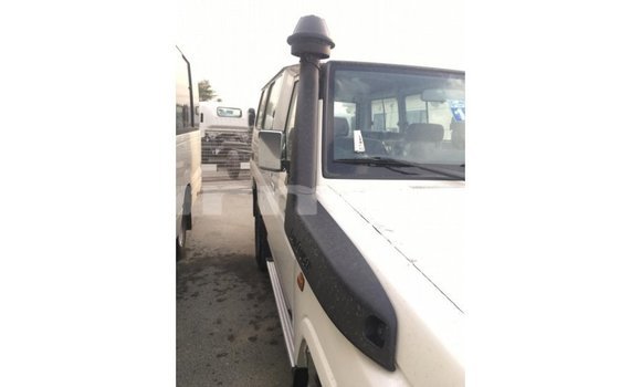 Buy Import Toyota Land Cruiser White Car in Import - Dubai in Agalega Islands Buy Import Toyota Land Cruiser White Car in Import - Dubai in Agalega Islands