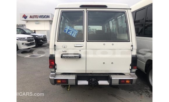 Buy Import Toyota Land Cruiser White Car in Import - Dubai in Agalega Islands Buy Import Toyota Land Cruiser White Car in Import - Dubai in Agalega Islands