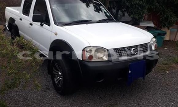 Buy Used Nissan Navara White Car in Moka in Moka